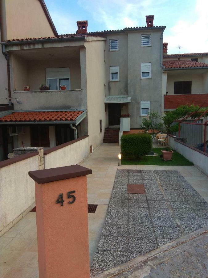 Lorber House Stinjan Apartamento PUY Exterior foto