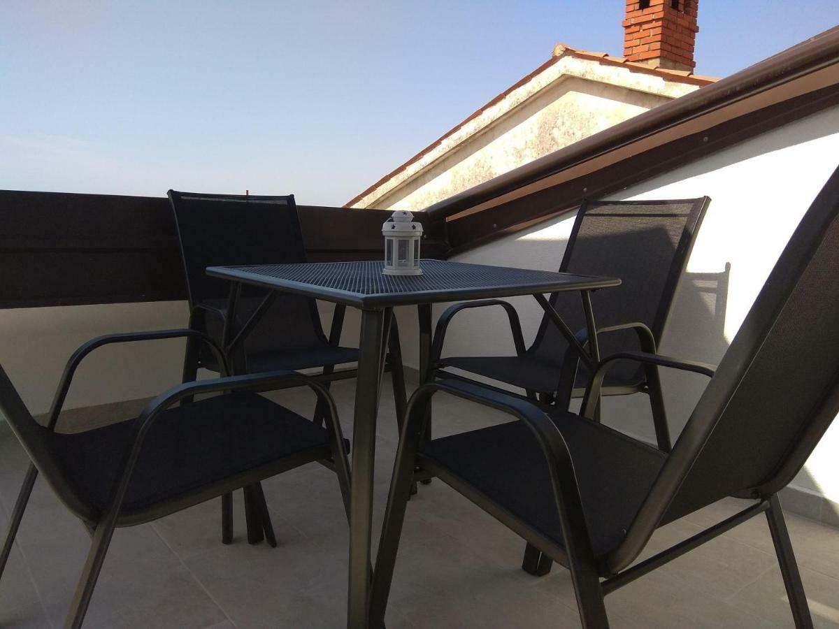 Lorber House Stinjan Apartamento PUY Exterior foto